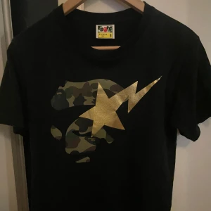 Bape T-shirt - As fet Bape tisha | 2000s | skick: 8,5/10 | storlek: S | pris: 600kr | pris ej fast! | hör av dig vid frågor! 