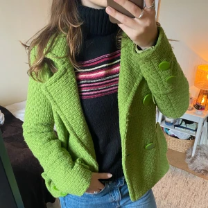 Zara kappa ullmix - Så fin grön kappa från vintage Zara, någon knapp är lite lös, men det finns också en extra knapp!