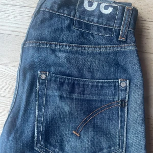 Dondup jeans  - Hej, säljer ett par dondup jeans i storlek w30. Dem är väldigt bra skick. Nypris är ca 3500. Det är bara att höra av sig om frågor.