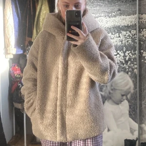 Teddy jacka  - Från zara! Priset kan diskuteras 
