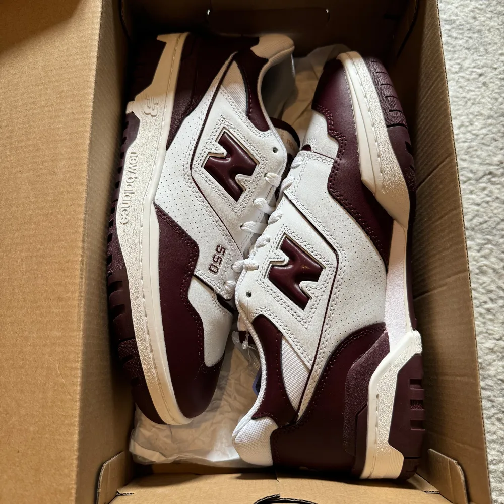 New balance 550 white burgundy  Helt Nya  Storlek: 42. Skor.