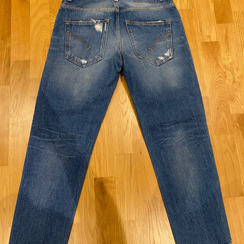 Säljer dessa tvär feta dondup jeans! Model : Brighton Skicket är 10/10 inge defekter. Hör av er vid minsta lilla fundering!!! 😉😉 . Jeans & Byxor.