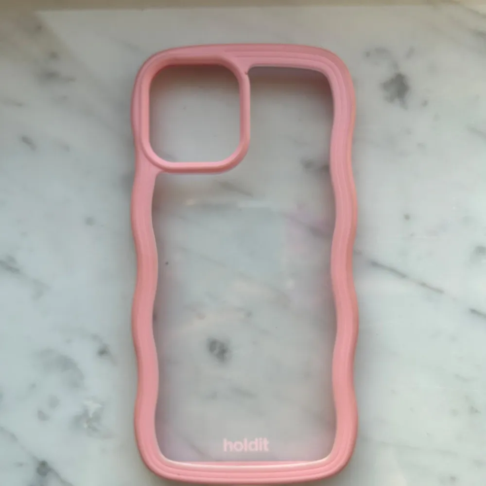 Jätte fint skick då jag bara hann använda det i 2v innan jag köpte ny mobil. Passar iphone 12! Nypris är 299kr💕Använd gärna ”köp nu” funktionen!. Accessoarer.