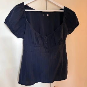 Topp Nelly - Säljer denna fina topp då den inte använts någon gång