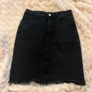 Kjol från SHEIN  - Storlek s 