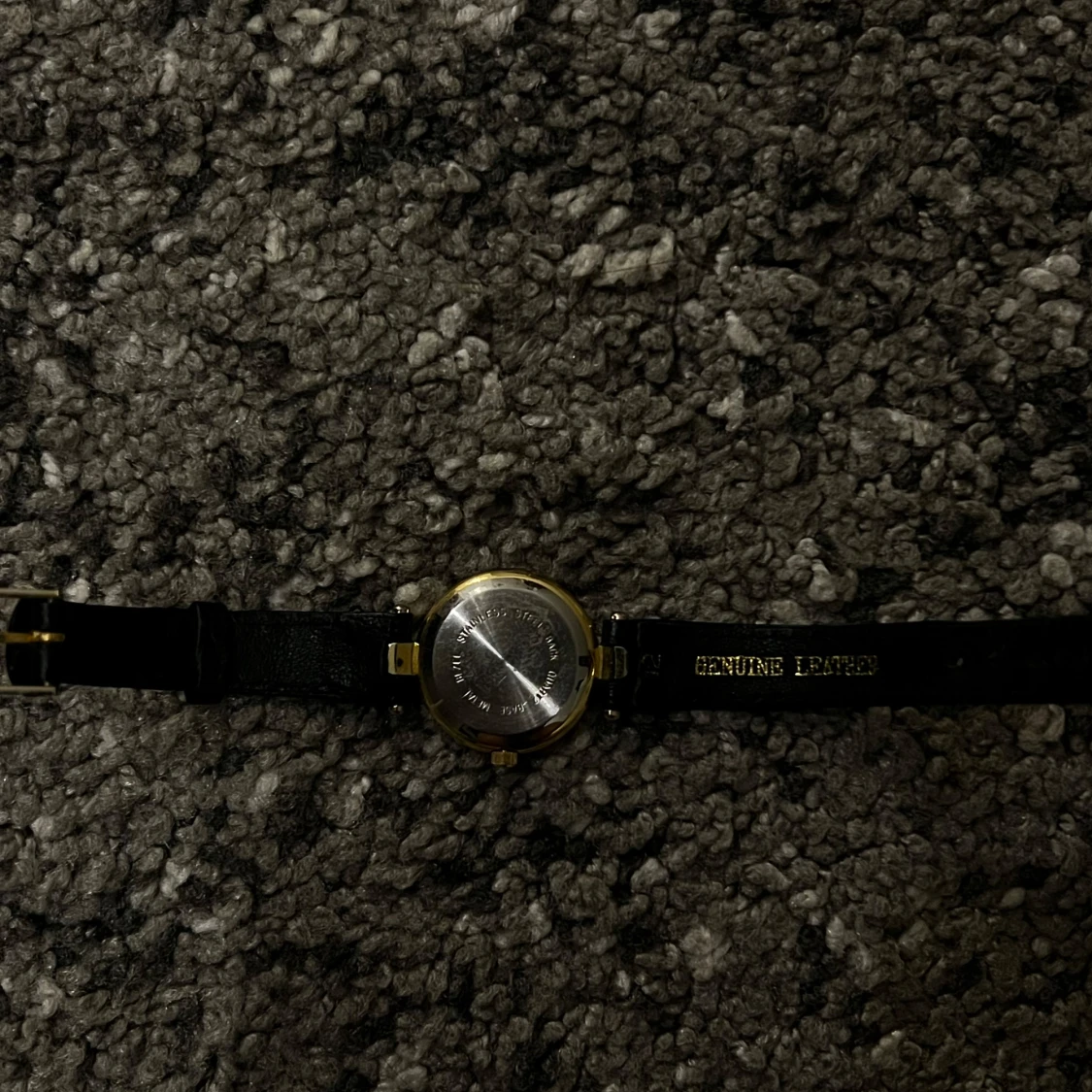 Classy guld svart klocka - 90