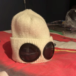 Cp Company mössa - Säljer på grund av att jag bytt stil och den är oanvänd , säljer därför tlll bra pris.