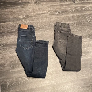 Jack & Jones Jeans - Modell: Slim fit / glenn, strlk 28/32 på båda två! Fast pris, båda två perfekt skick!