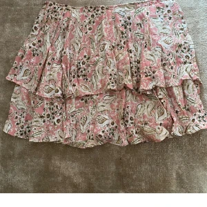 Zara kjol - Super fin rosa kjol från zara. Köpt här på plick men kommer inte till användning längre💕💕