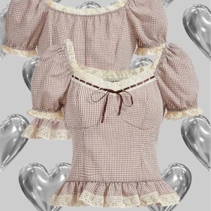 Kortärmad blus - Kortärmad milk maid blus 