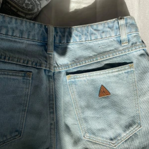 Abrand jeans  - Abrand jeans i storlek 26. De är i modellen high straight och o väldigt bra skick!🤝🏻