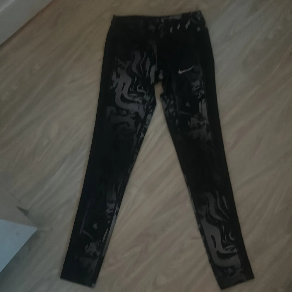 Fina tränings tights. Lite korta i längden . Jeans & Byxor.