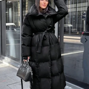 Jacka - Jacka vadlång minimalt använd med skadat bälte vill helst bli v med den