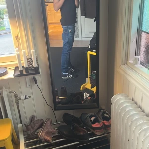 Adidas SAMOA - Säljer dessa asfeta Adidas samoa för att de inte passar längre storleken är 40 och 2/3 men sitter mer som 41, 42  Skorna är i bra begagnat skick. Hör av er vid ytterligare frågor🙌🙌