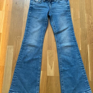 Jeans från Gina Tricot - Fint skick, storlek 134.  Pris 150:-