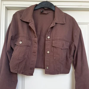 Jeansjacka  - Kort jeansjacka från HM