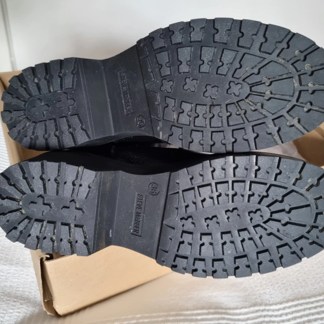 Svarta läderstövlar från Steve Madden - 90