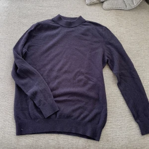 Stickad tröja  - En stickad tröja från HM