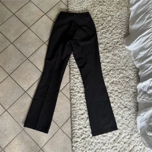 Bikbok kostymbyxor  - Jätte fina säljer för de är förstora storlek 36