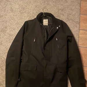 Jlindberg  - Säljer denna feta jlindberg jacka  Skicka 9,5 av 10  Storlek m 