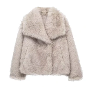 Pälsjacka - Superfin pälsjacka från Dressy och är helt ny. Säljer pga jackan är för stor för mig 