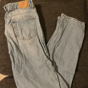 Ljusblå jeans från 157 - Ljusblåa jeans från Lager 157. Dom är i storlek XS och modellen heter Icon (raka ben). Originalpris: 400kr