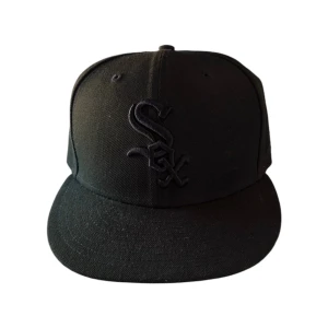 59fifty Keps - Chicago white sox mlb 59fifty keps. Storlek 7 1/8 eller 56.8cm. Knappt använd utan några defekter 
