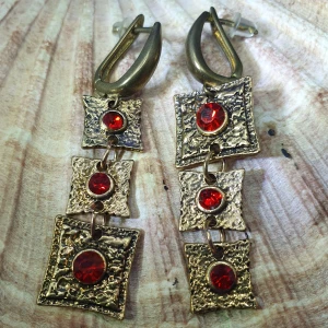 Snygga örhängen - Snygga örhängen, oanvända. ✨️Titta igenom alla mina upplagda och köp fler saker i bundle för att spara på frakten och få allt du köpt i ett och samma paket✨️