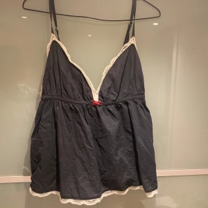 Odd Molly linne - Jättefint Odd Molly linne, säljes då det är för litet på mig 💕 Strl 2 