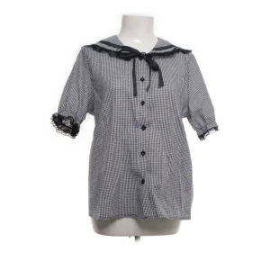 Gullig skjorta - Storlek M/L men passar mindre 