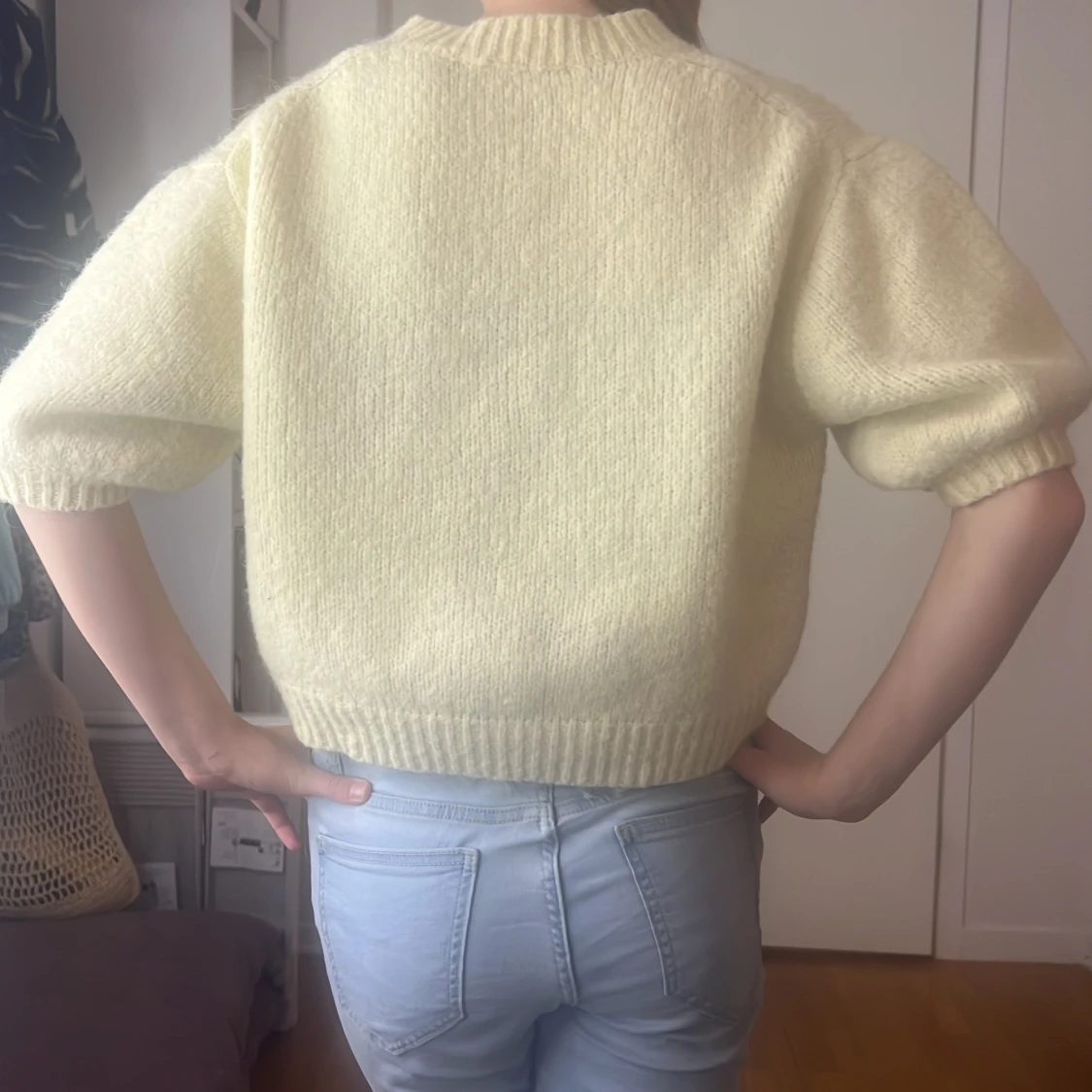 Gul stickad croppad tröja - 91