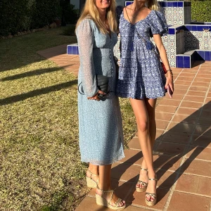 Adoore klänning  - Storlek 42 men jag brukar ha 36/38 och den passar mig bra!