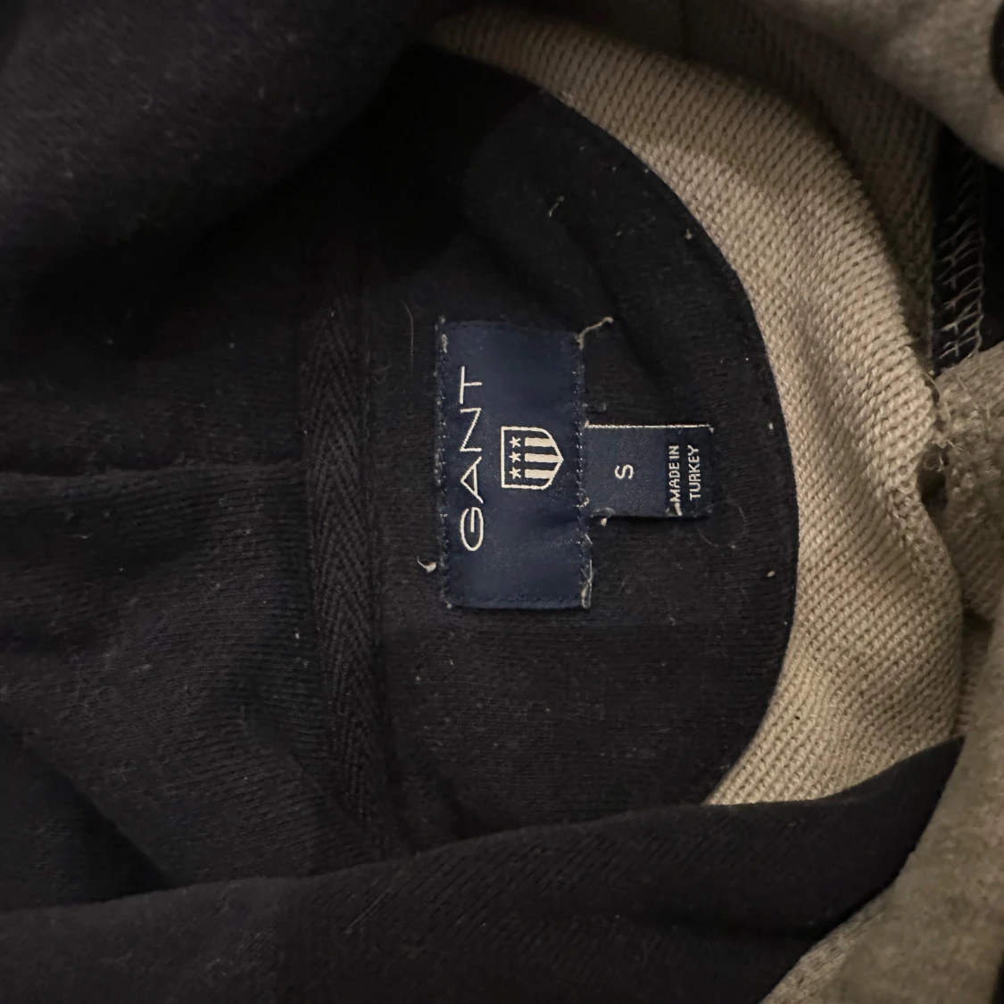 Grå hoodie från GANT - 90