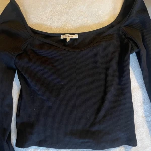 Svart topp - Topp från chiquelle som ej kmr till använding🩷
