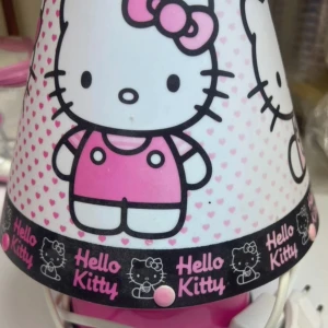 Hello Kitty Lampa  - Hello Kitty Lampa från Hello Kitty, Mycket bra skick & Rekommenderar till dig som har ett barn som gillar Hello Kitty