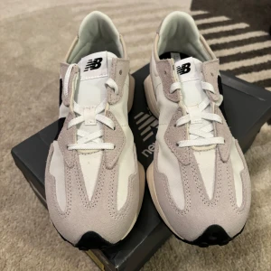 New balance GS327FE sneakers. - Jätte snygga New balance GS327FE sneakers.  Skick- helt nya  Storlek 38 