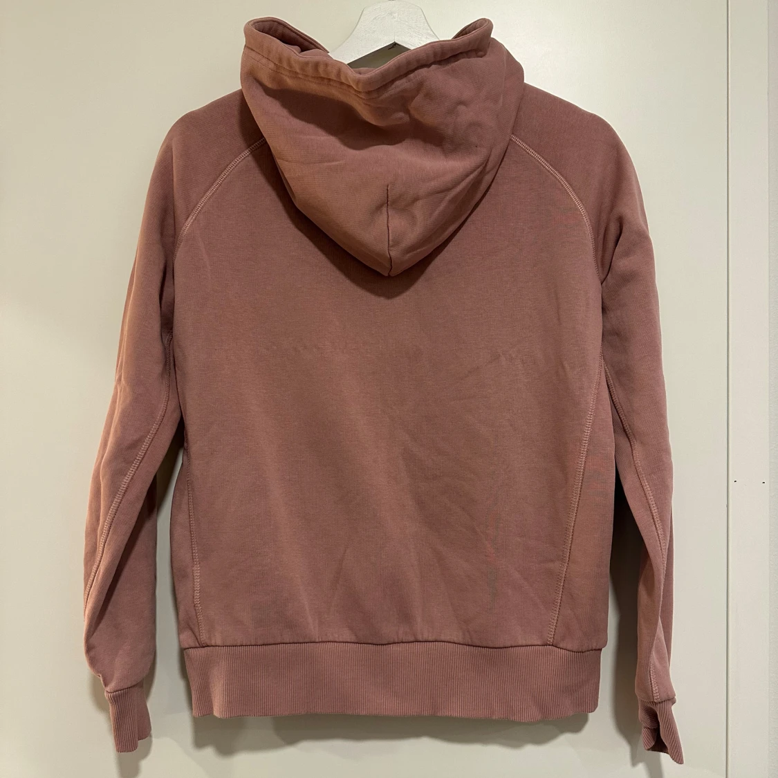 Rosa hoodie från Peak Performance - 90