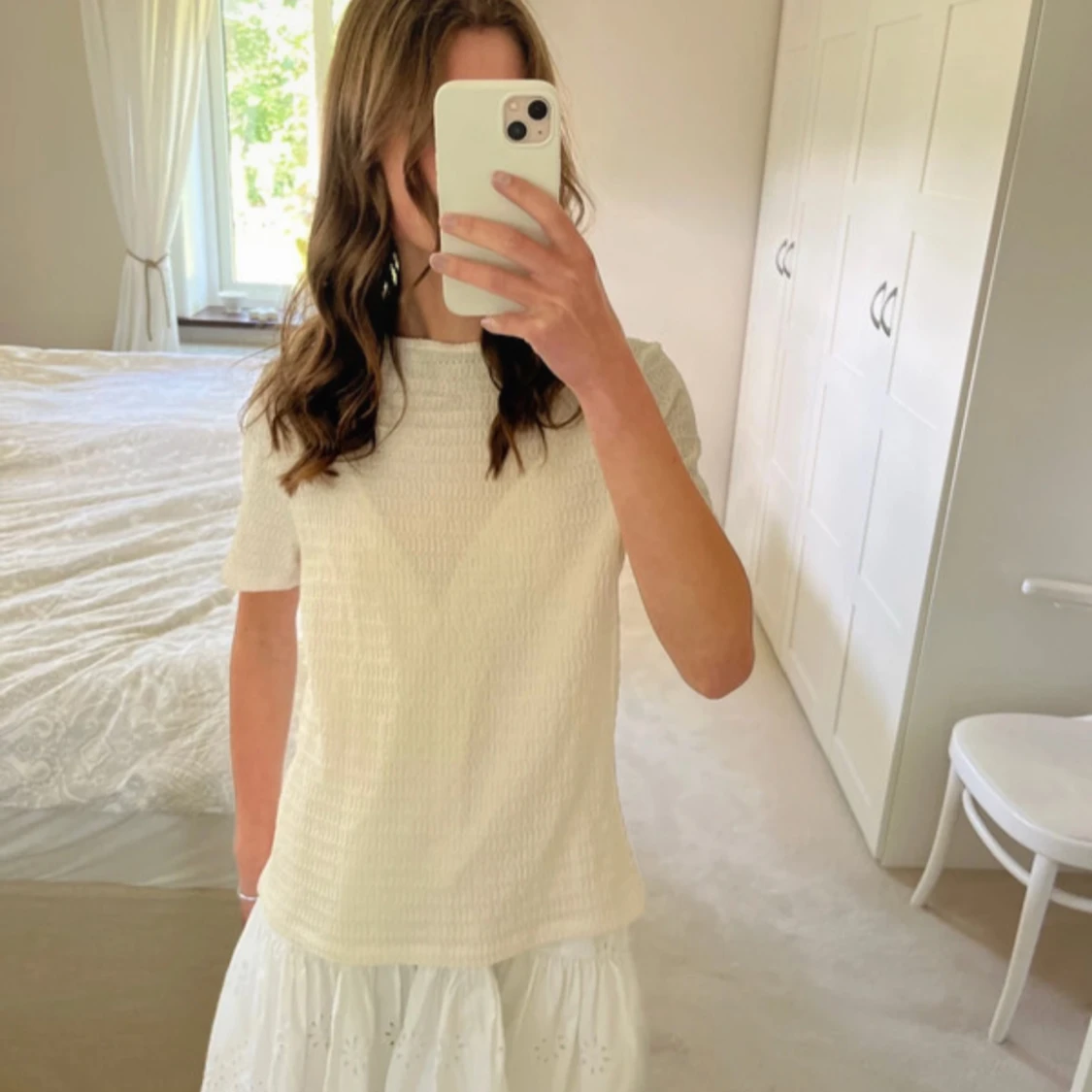 Vit topp med knappar - 90