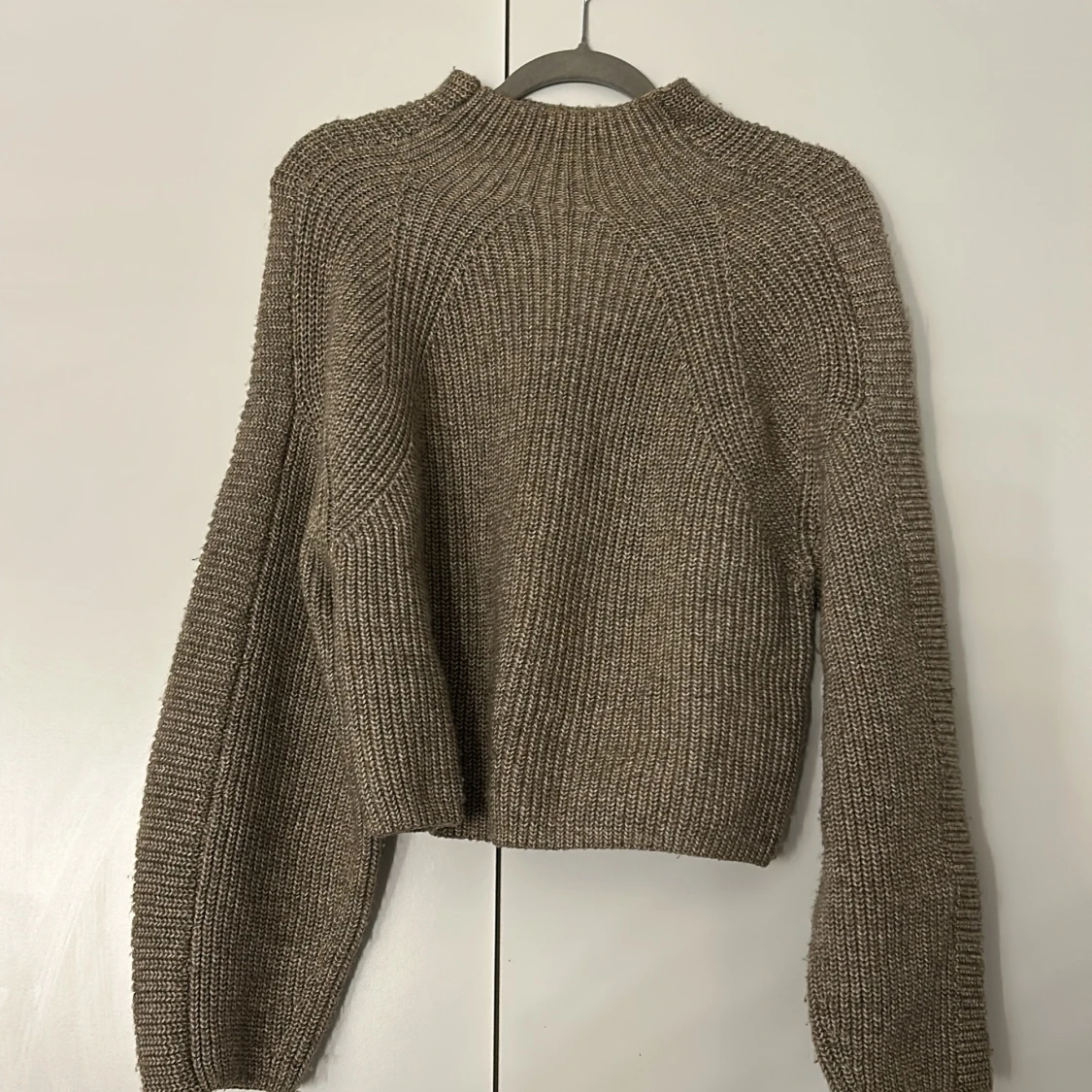 Beige stickad tröja