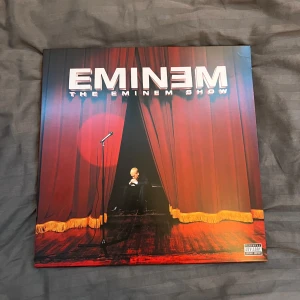 The Eminem Show - Eminem, vinyl/lp-skiva - The Eminem Show - Eminem, vinyl/lp-skiva. Endast spelad ett fåtal gånger. I mycket bra skick.