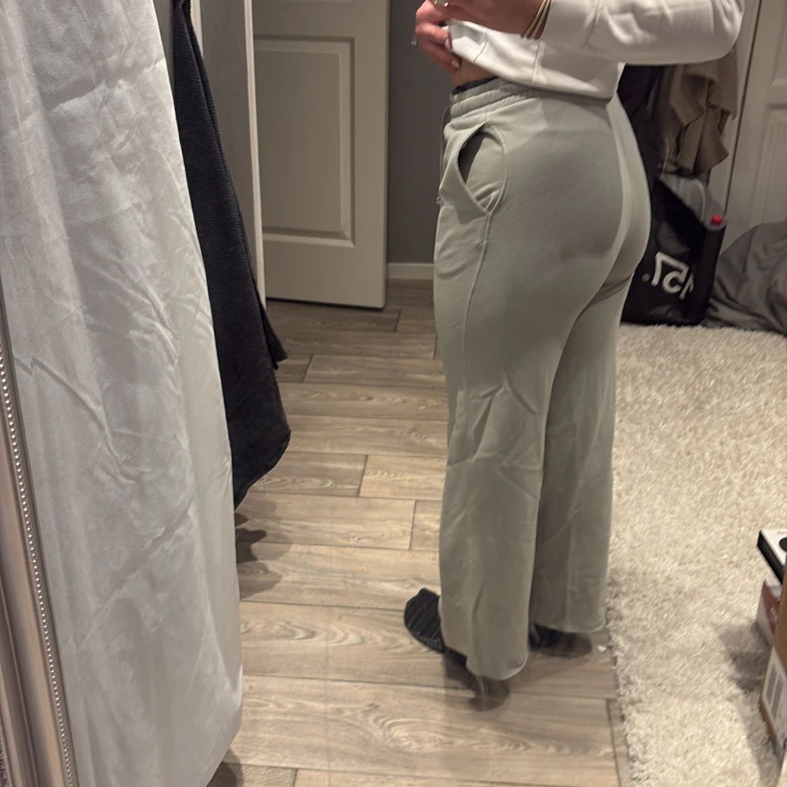 Ljus gröna mjukisbyxor från H&M - 92