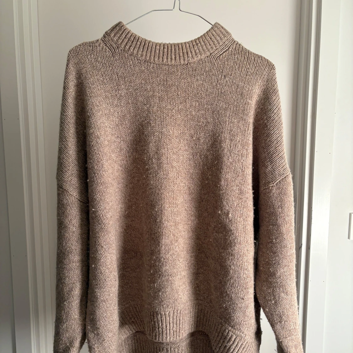 Beige stickad tröja