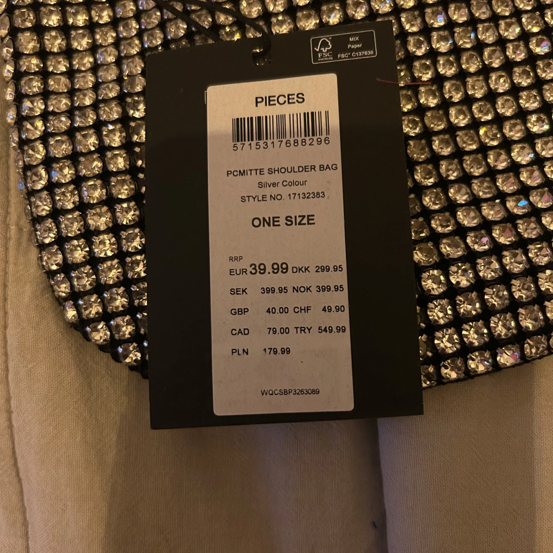 Silverfärgad axelväska från Pieces - 90