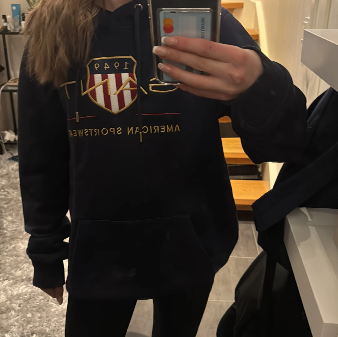 Mörkblå hoodie från GANT - 91