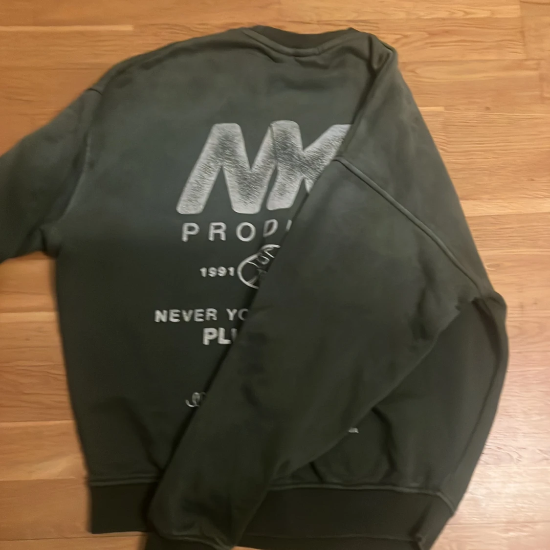 Grön sweatshirt från Never Young Community storlek s - 93