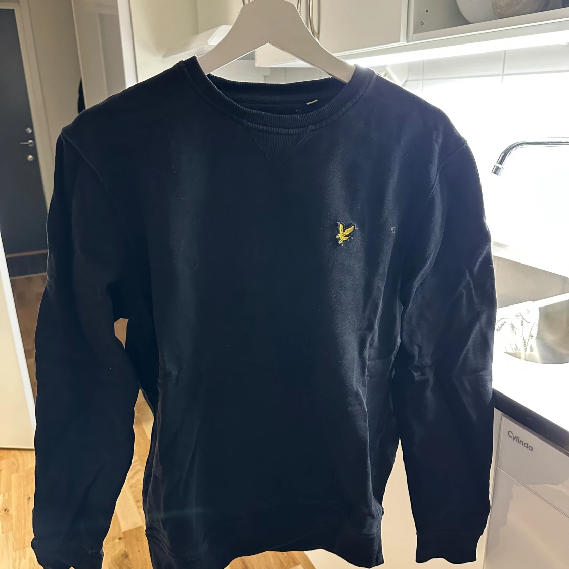 Svart tröja från Lyle & Scott