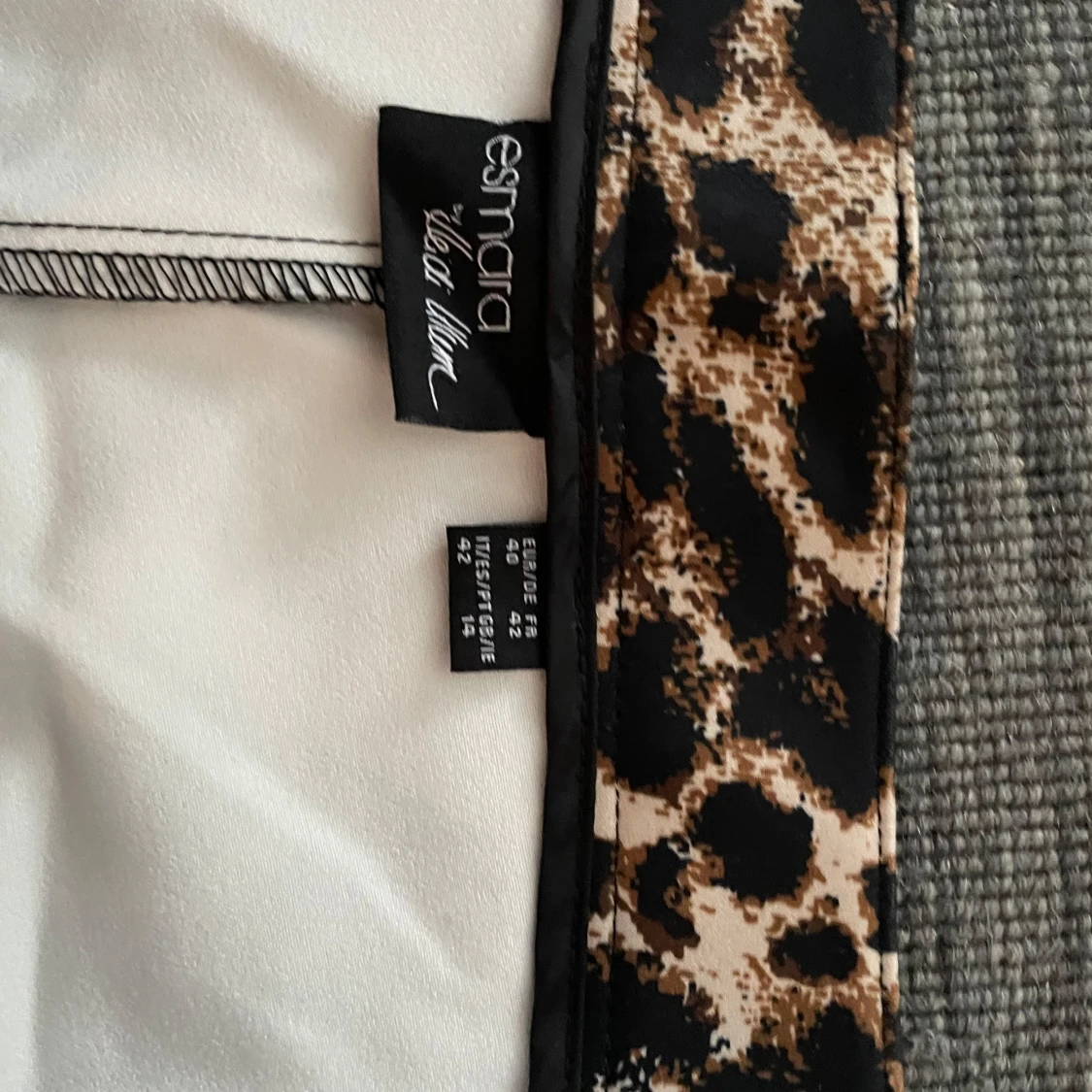 Leopardmönstrade byxor från Esmara - 91