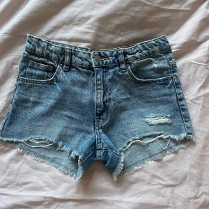 Blå jeansshorts från Gina tricot - Blå jeansshorts från Gina tricot