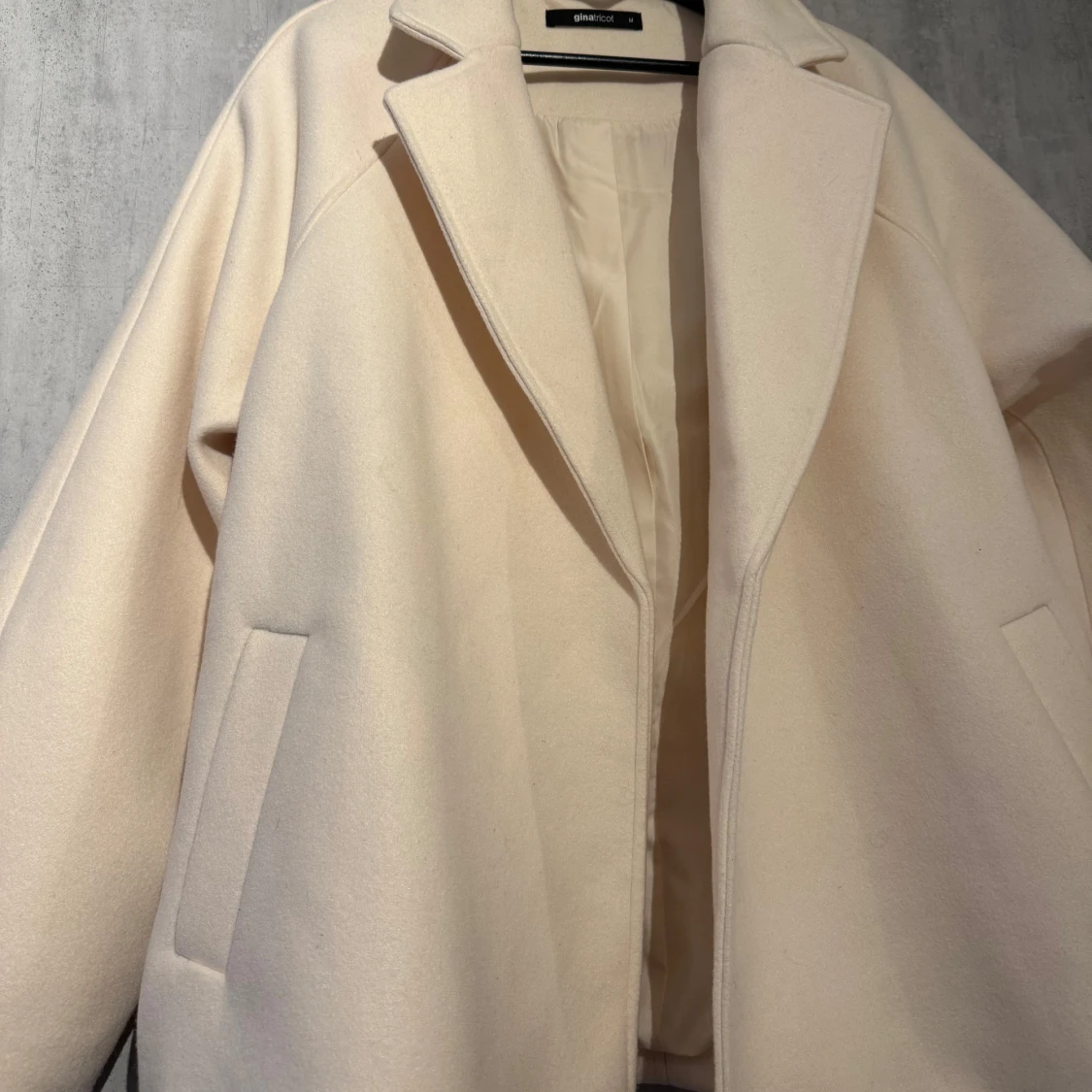 Beige kappa från Gina Tricot - 90