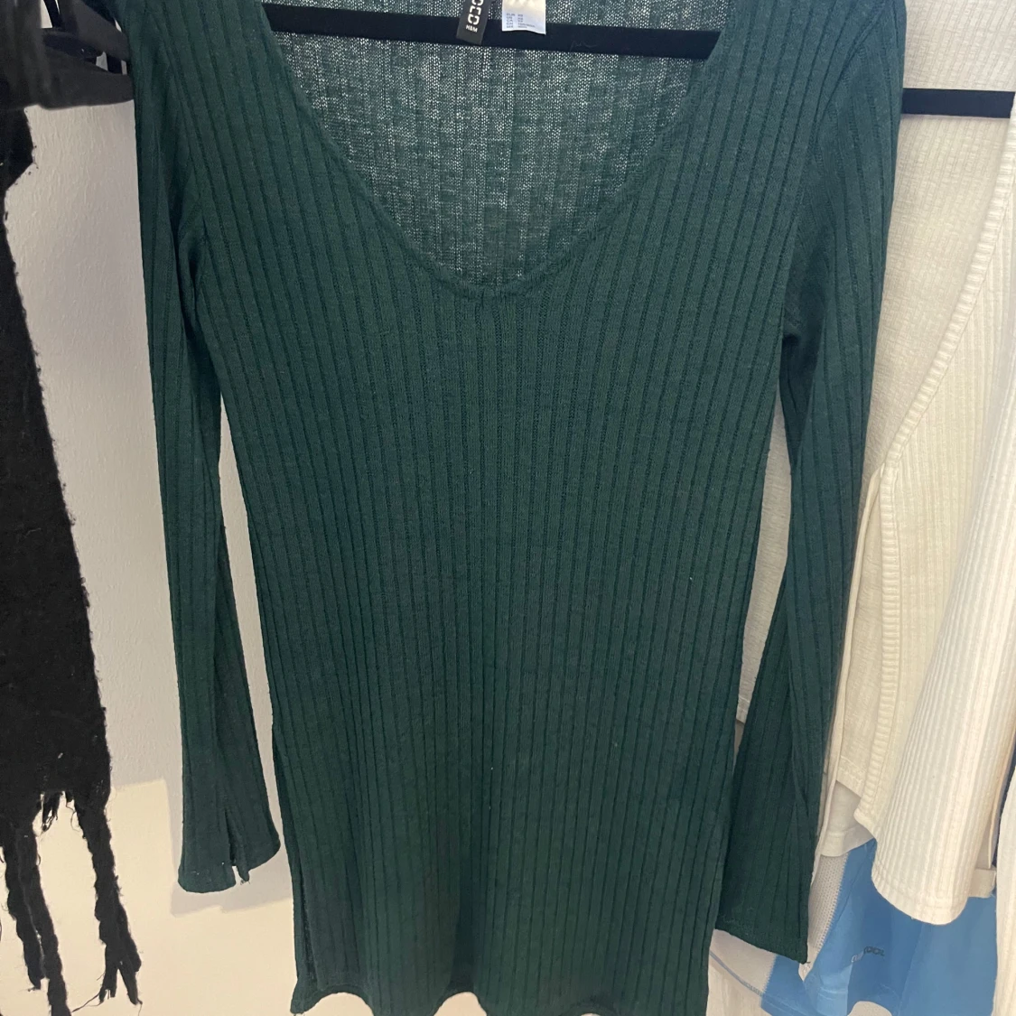 Mörkgrön ribbad tröja från hm - 90